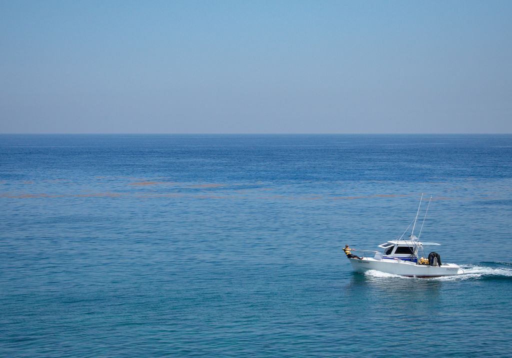 vista panorámica de barco navegando